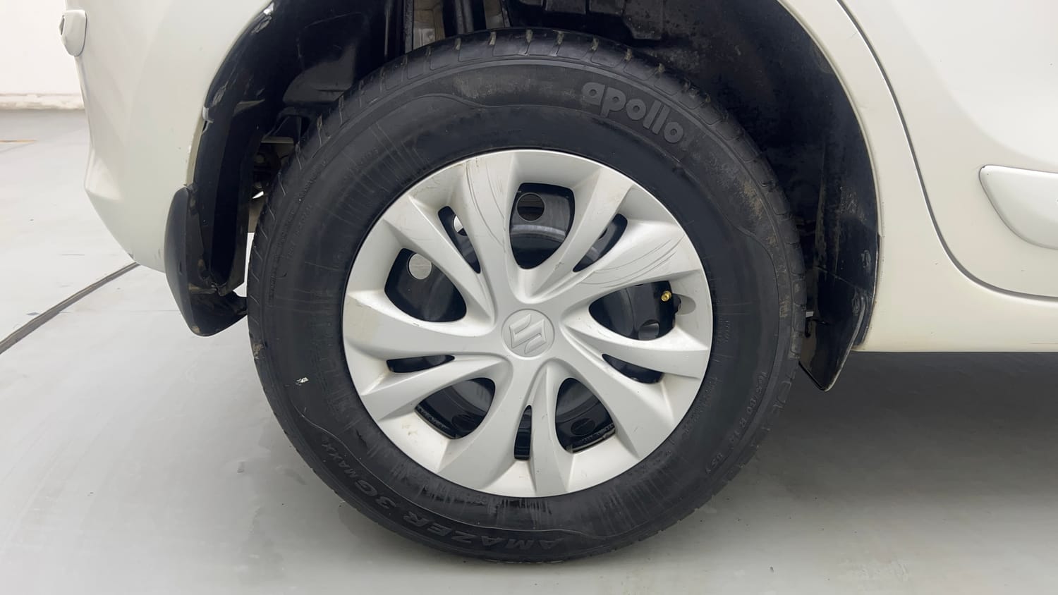 Used 2022 Maruti Suzuki Swift VXi Petrol Manual tyres RIGHT REAR TYRE RIM VIEW