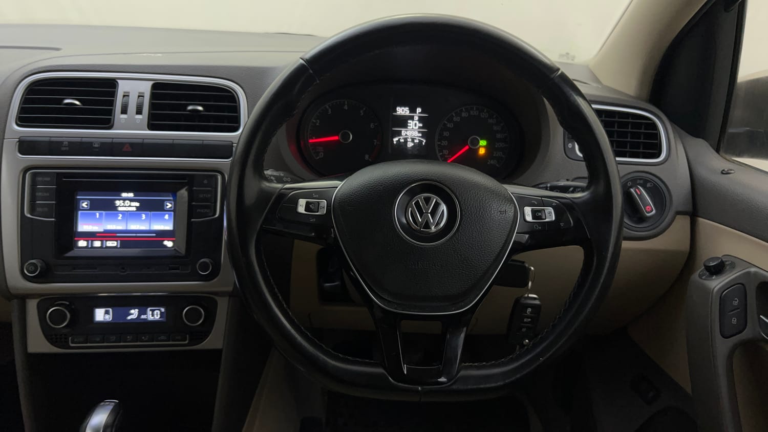 Used 2016 Volkswagen Vento Highline Petrol AT Petrol Automatic top_features Steering mounted controls