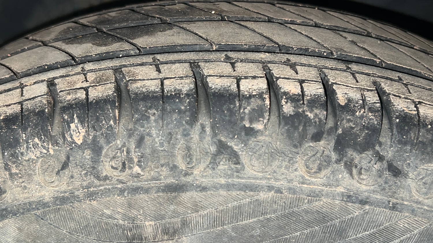 Used 2022 Renault Kwid RXL (O) 0.8 Petrol Manual tyres LEFT FRONT TYRE TREAD VIEW