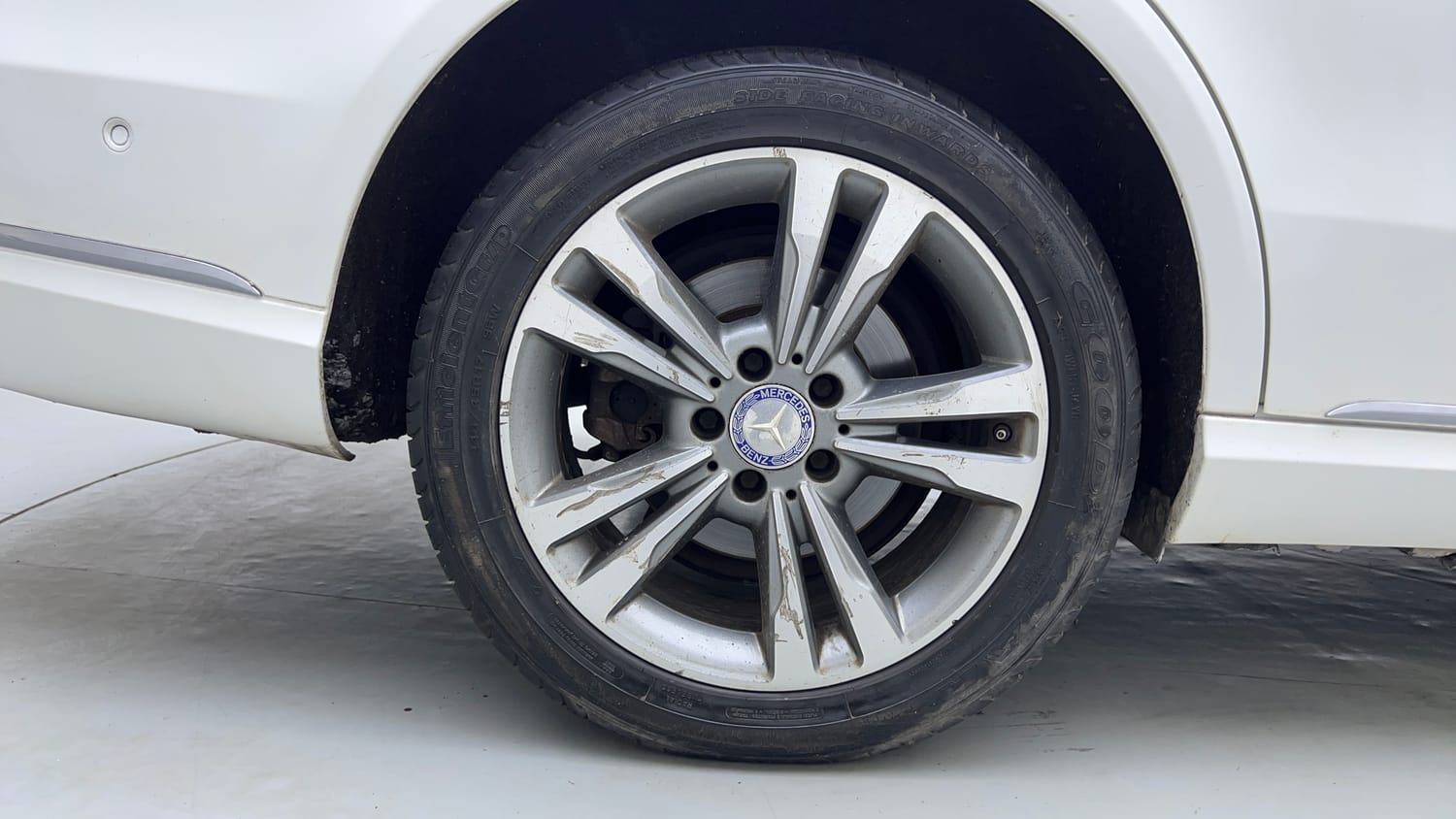 Used 2014 Mercedes-Benz E-Class E250 CDI Avantgarde Diesel Automatic tyres RIGHT REAR TYRE RIM VIEW