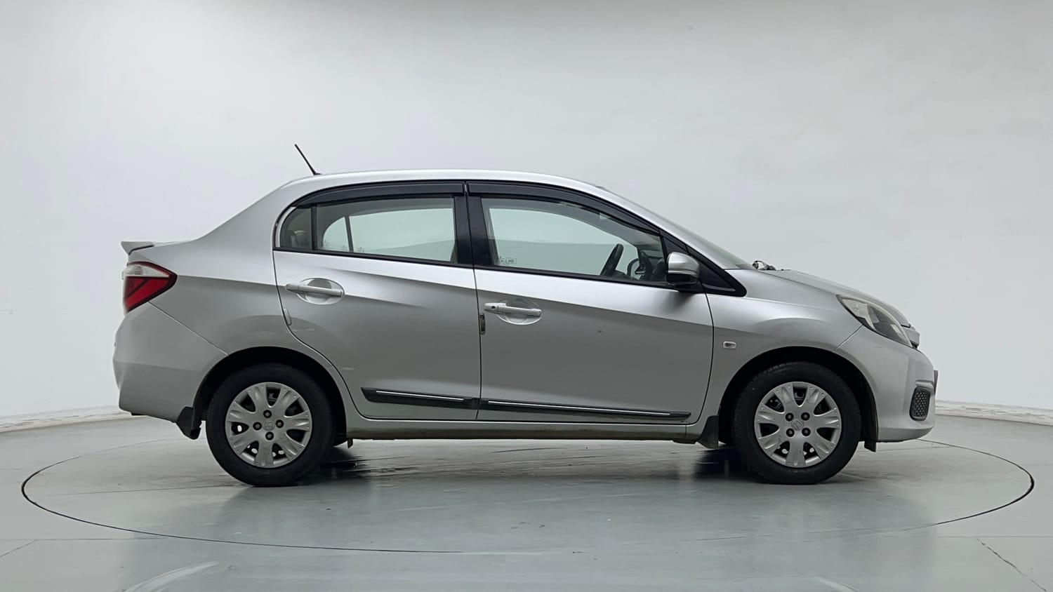 Used 2016 Honda Amaze 1.2 S i-VTEC Petrol Manual exterior RIGHT SIDE VIEW
