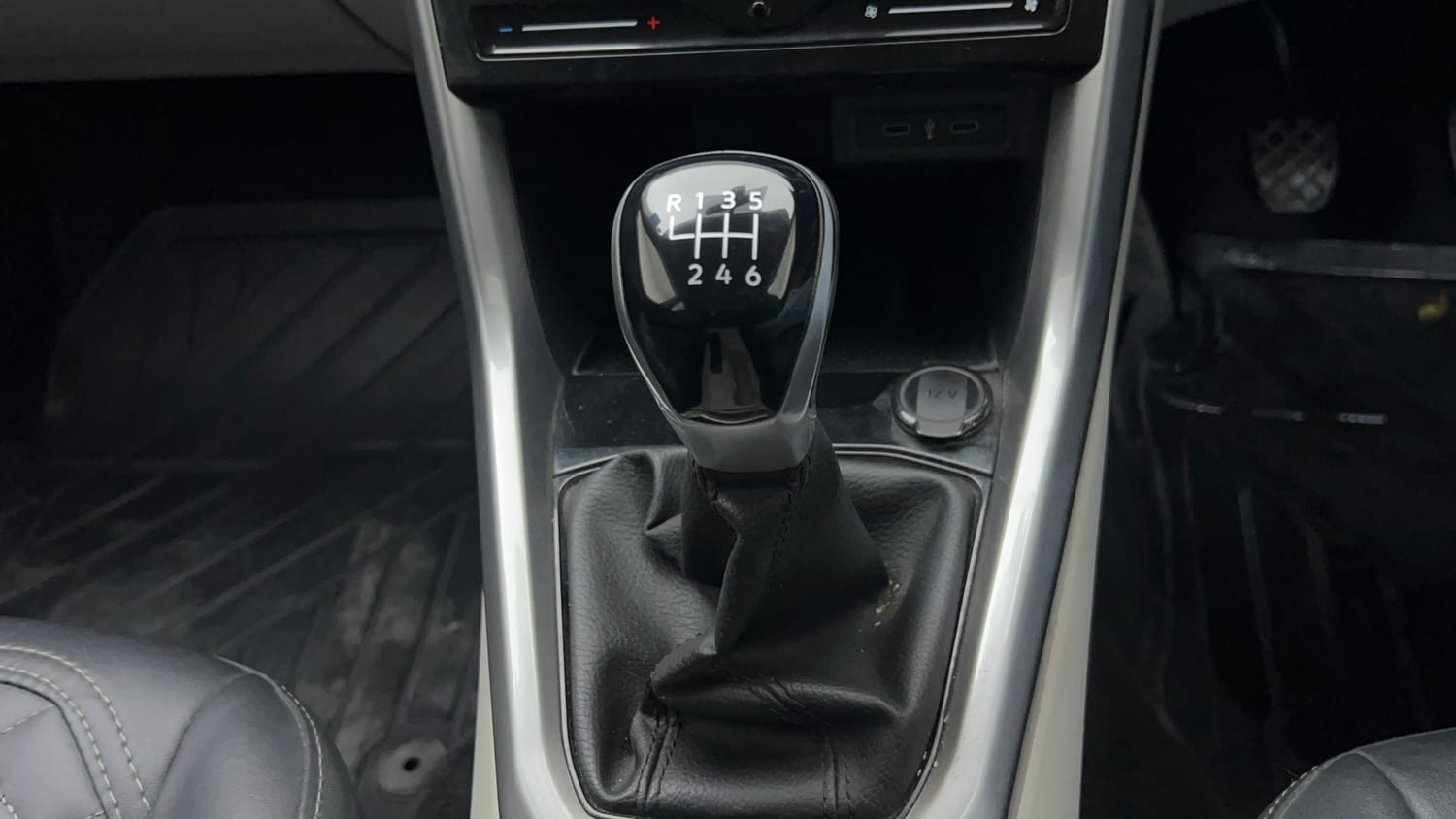 2023 Volkswagen Taigun GT 1.5 TSI MT-16