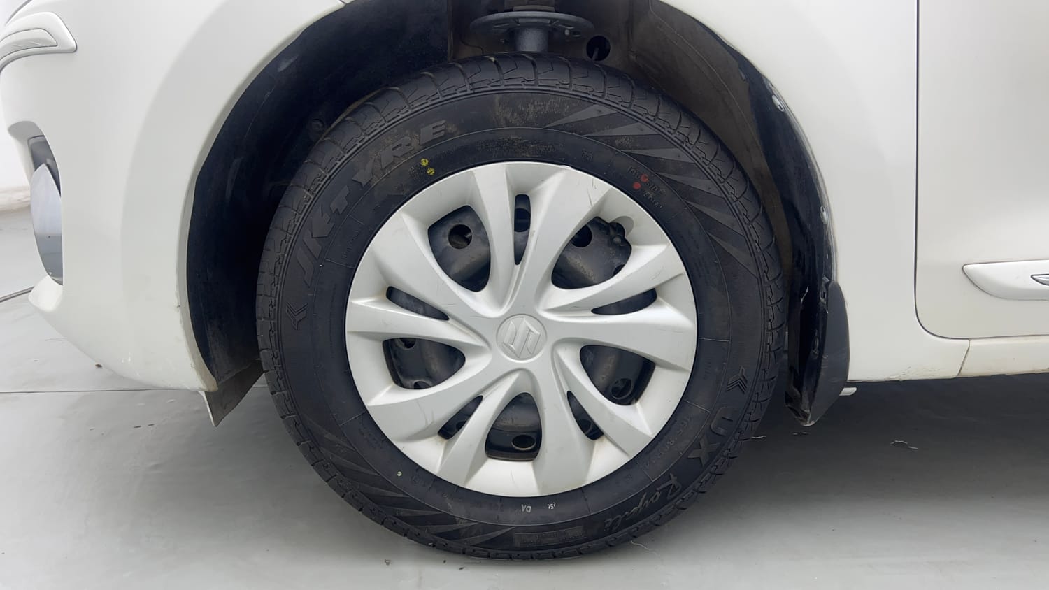 Used 2022 Maruti Suzuki Swift VXi Petrol Manual tyres LEFT FRONT TYRE RIM VIEW