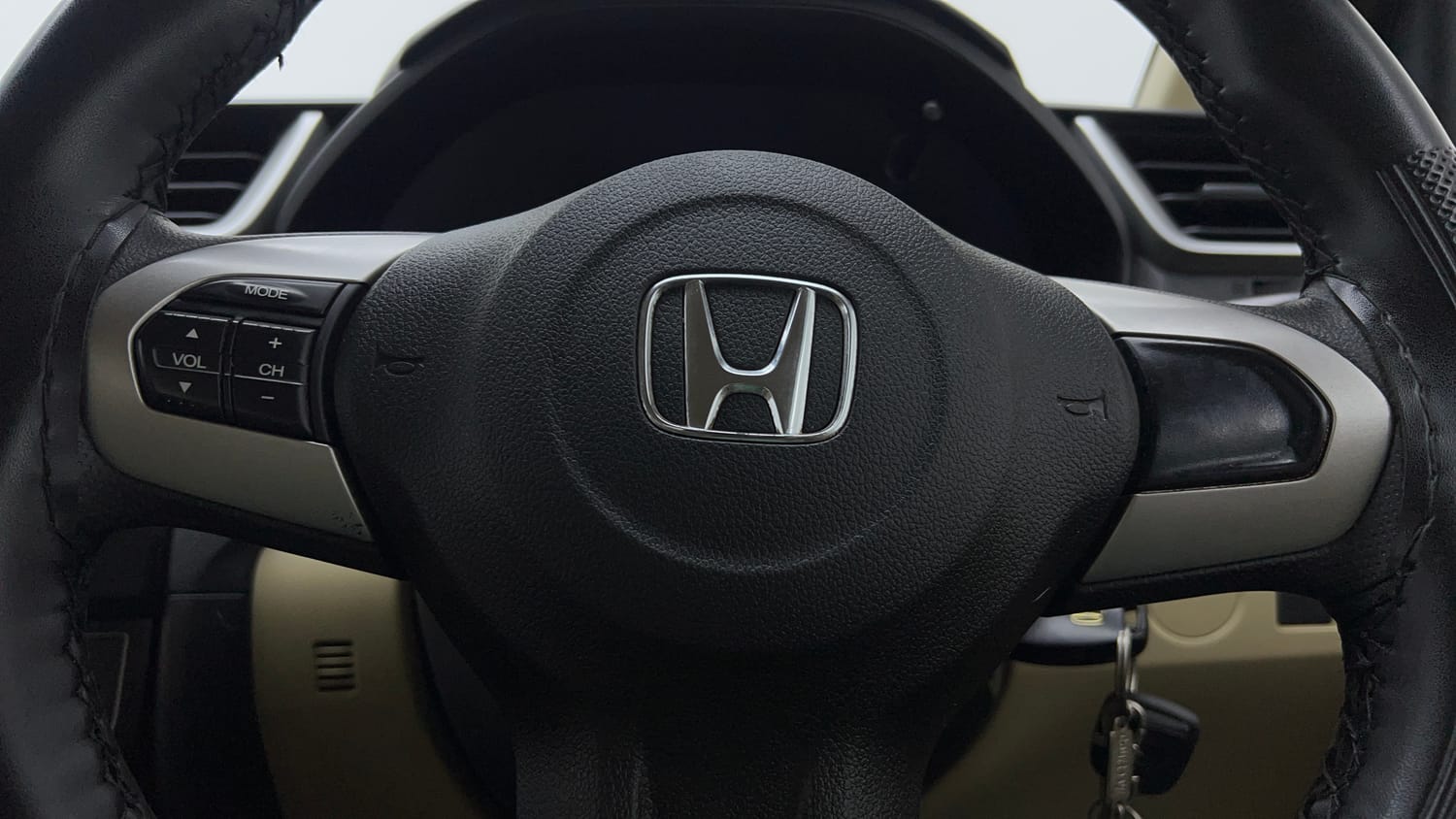 Used 2016 Honda Amaze 1.2 S i-VTEC Petrol Manual top_features Steering mounted controls