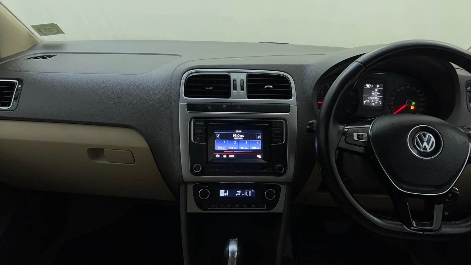Used 2016 Volkswagen Vento Highline Petrol AT Petrol Automatic interior MUSIC SYSTEM & AC CONTROL VIEW
