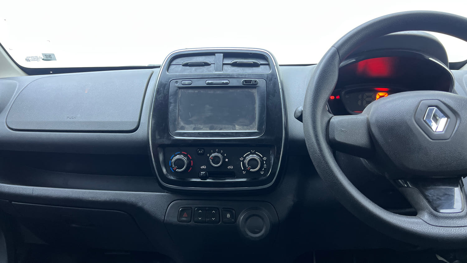 Used 2017 Renault Kwid 1.0 RXT Petrol Manual interior MUSIC SYSTEM & AC CONTROL VIEW