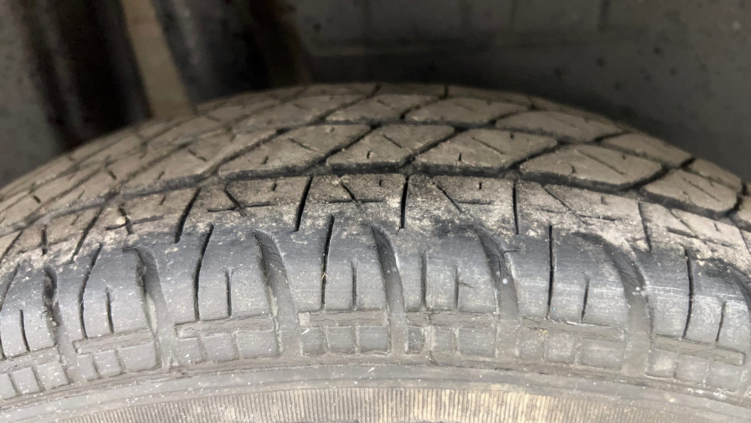 Used 2018 Maruti Suzuki Dzire VDi AMT Diesel Automatic tyres RIGHT REAR TYRE TREAD VIEW
