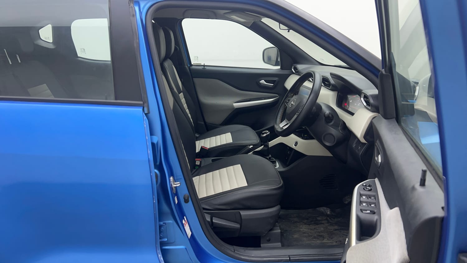 2021 Nissan Magnite XV Turbo Dual Tone-17