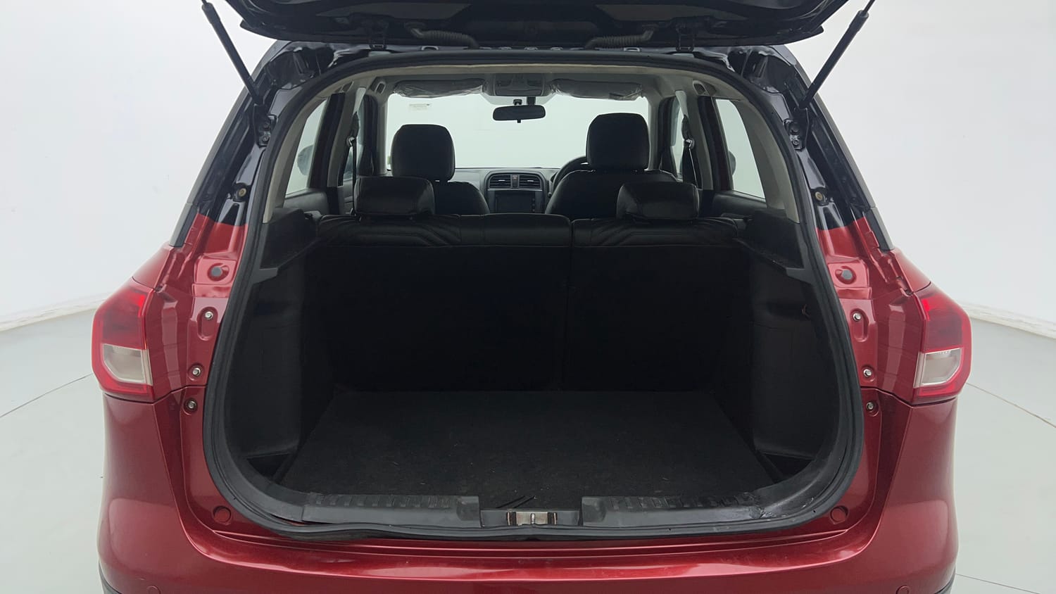 Used 2018 Maruti Suzuki Vitara Brezza ZDI Plus  Dual Tone Diesel Manual interior DICKY INSIDE VIEW
