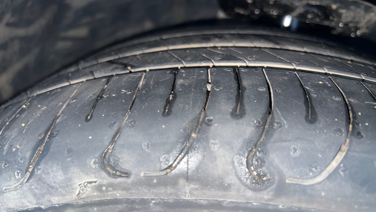 Used 2014 Mercedes-Benz E-Class E250 CDI Avantgarde Diesel Automatic tyres LEFT REAR TYRE TREAD VIEW