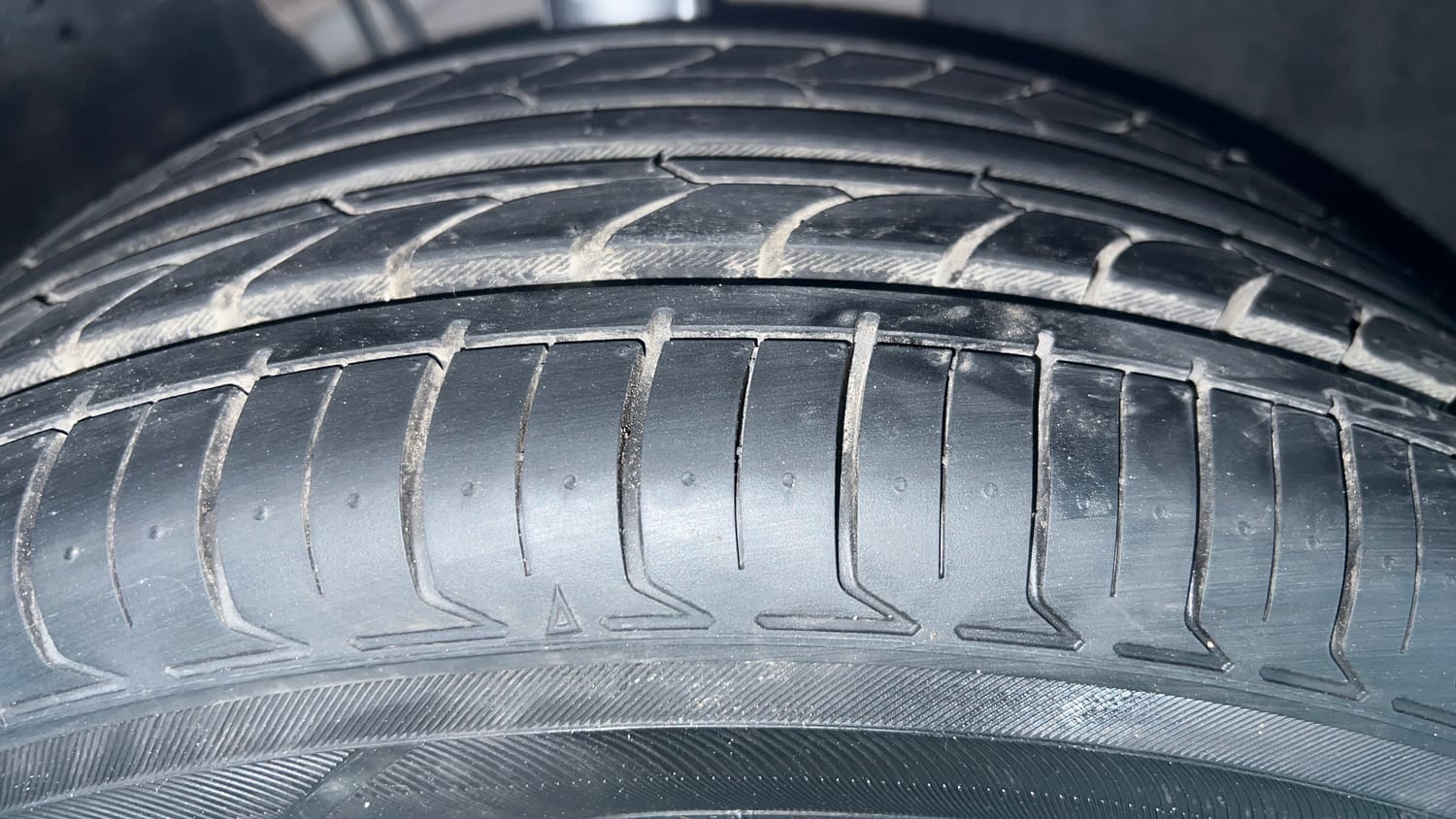 Used 2023 Skoda Slavia Style 1.5L TSI DSG Petrol Automatic tyres RIGHT FRONT TYRE TREAD VIEW