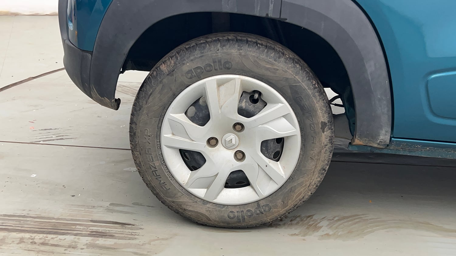 Used 2022 Renault Kwid RXL (O) 0.8 Petrol Manual tyres RIGHT REAR TYRE RIM VIEW