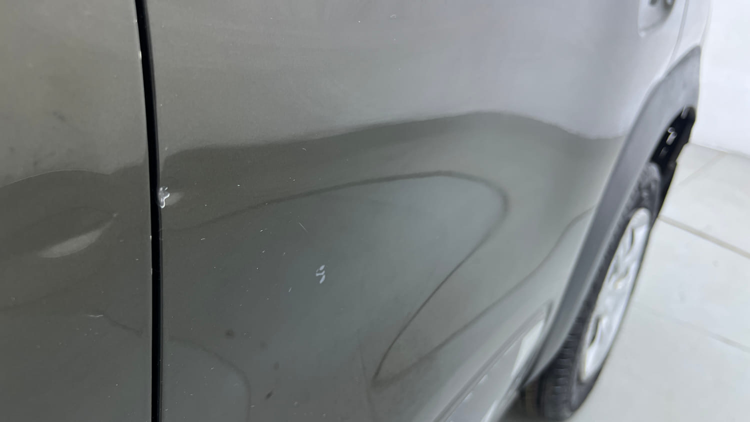 Used 2017 Renault Kwid 1.0 RXT Petrol Manual dents MINOR SCRATCH