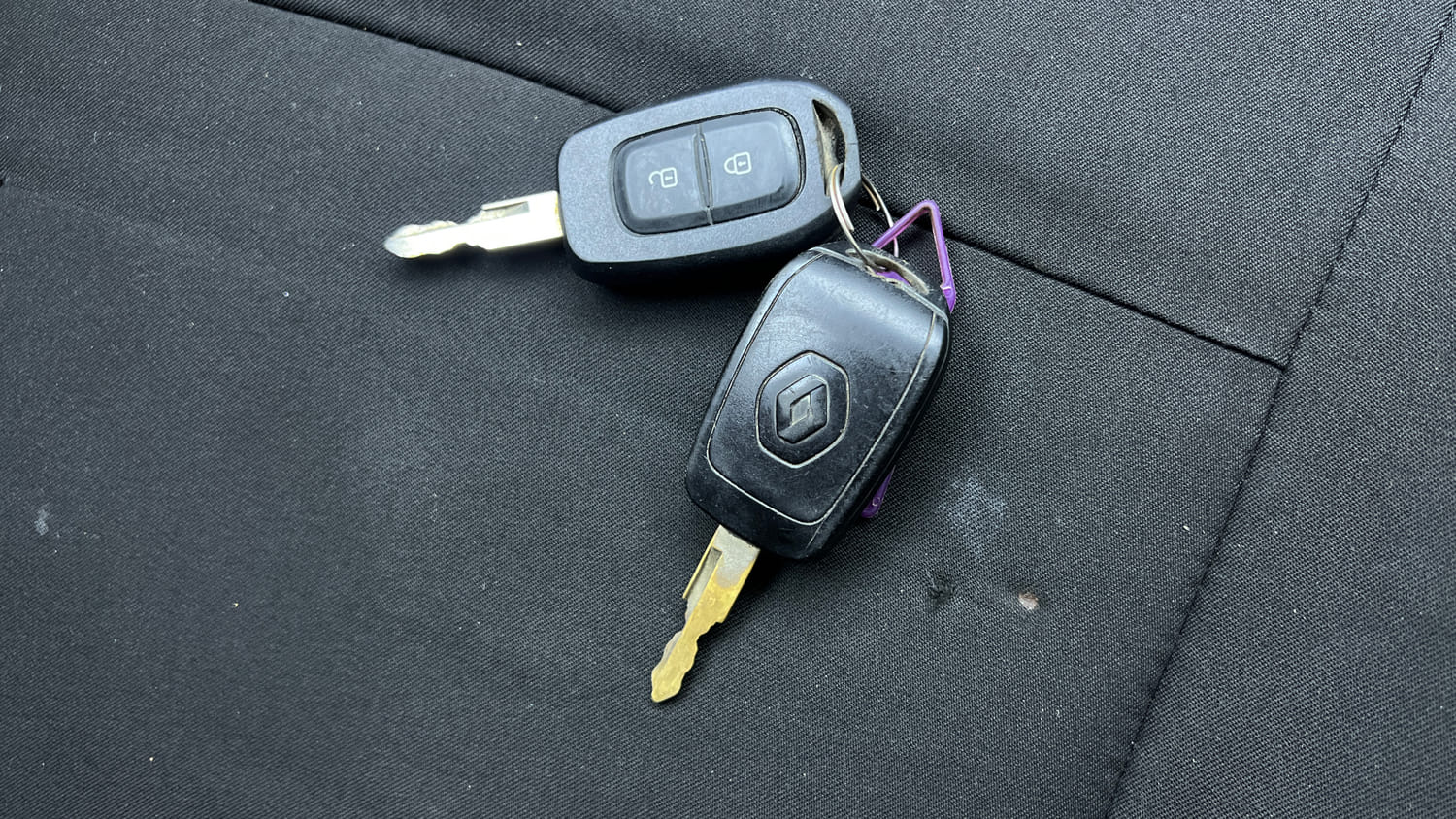 Used 2017 Renault Kwid 1.0 RXT Petrol Manual extra CAR KEY VIEW