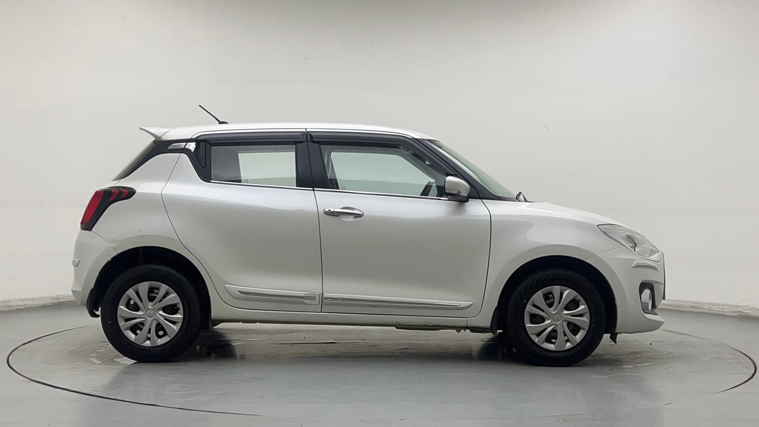 Used 2022 Maruti Suzuki Swift VXi Petrol Manual exterior RIGHT SIDE VIEW