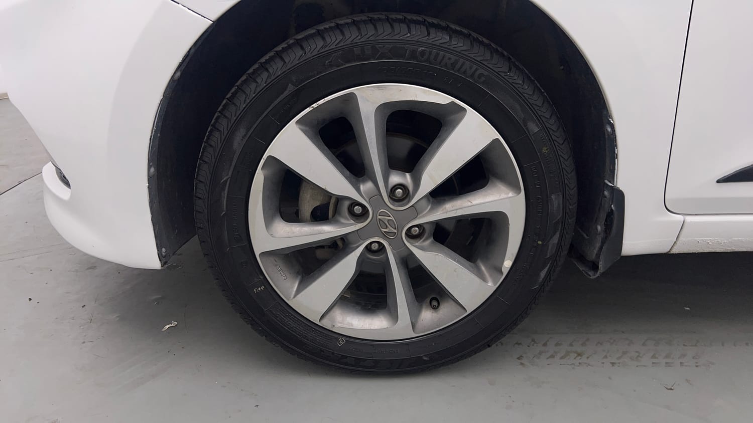 Used 2015 Hyundai Elite i20 Asta 1.2 Petrol Manual tyres LEFT FRONT TYRE RIM VIEW