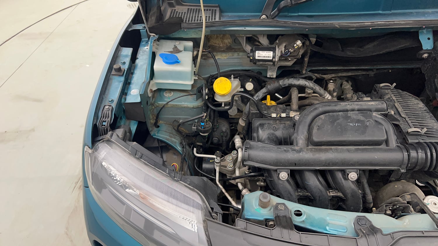 Used 2022 Renault Kwid RXL (O) 0.8 Petrol Manual engine ENGINE RIGHT SIDE VIEW
