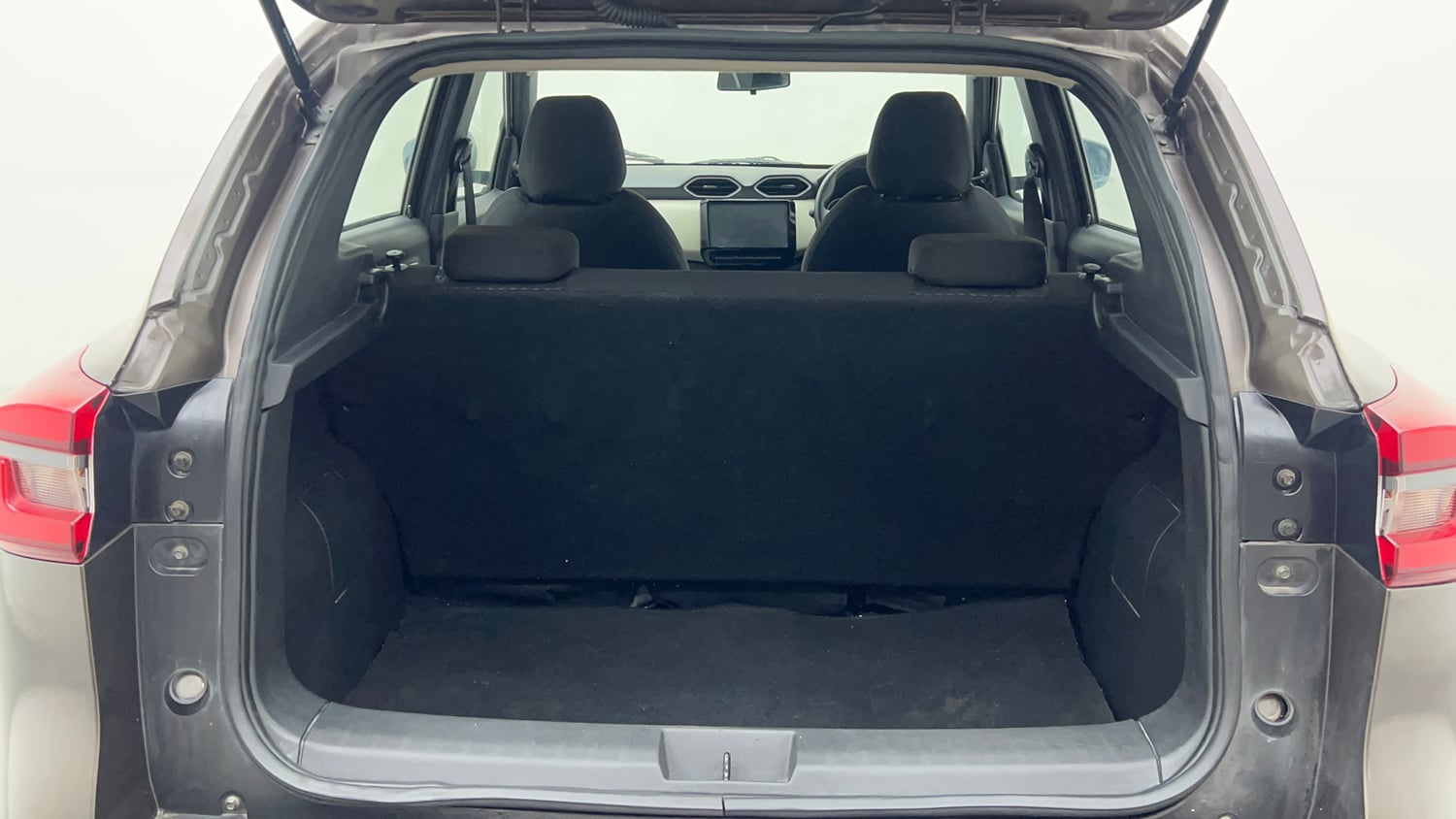 Used 2023 Nissan Magnite XE Petrol Manual interior DICKY INSIDE VIEW