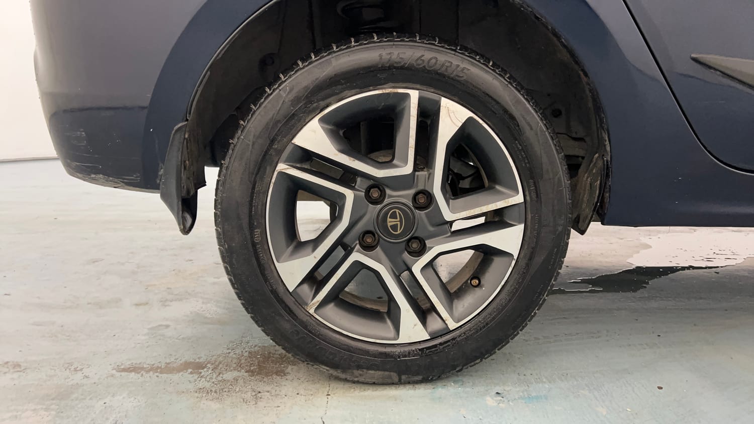 Used 2019 Tata Tigor Revotron XZ+ Petrol Manual tyres RIGHT REAR TYRE RIM VIEW