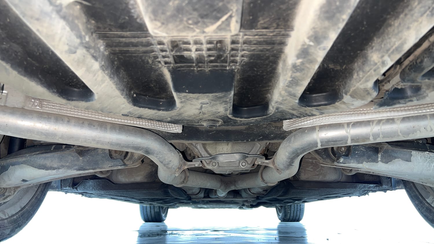 Used 2014 Mercedes-Benz E-Class E250 CDI Avantgarde Diesel Automatic extra REAR UNDERBODY VIEW (TAKEN FROM REAR)