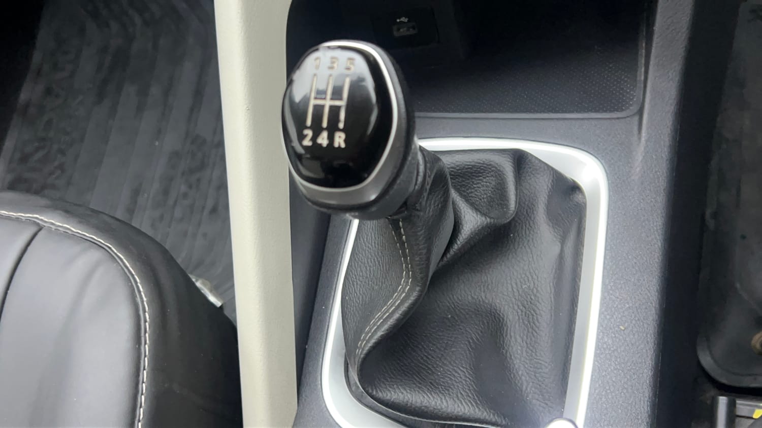 2021 Nissan Magnite XV Turbo Dual Tone-16