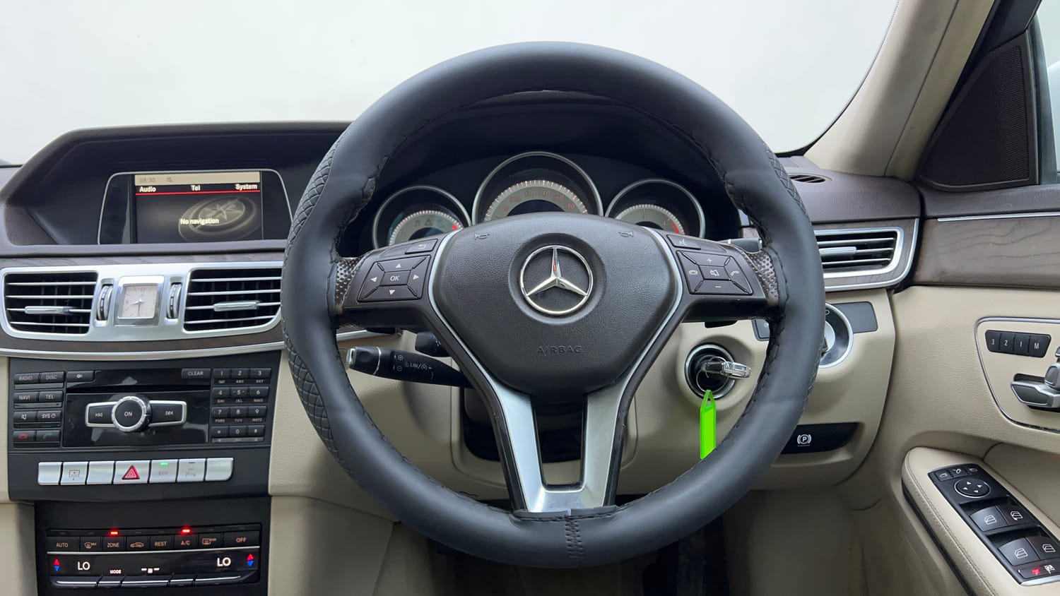Used 2014 Mercedes-Benz E-Class E250 CDI Avantgarde Diesel Automatic interior STEERING VIEW