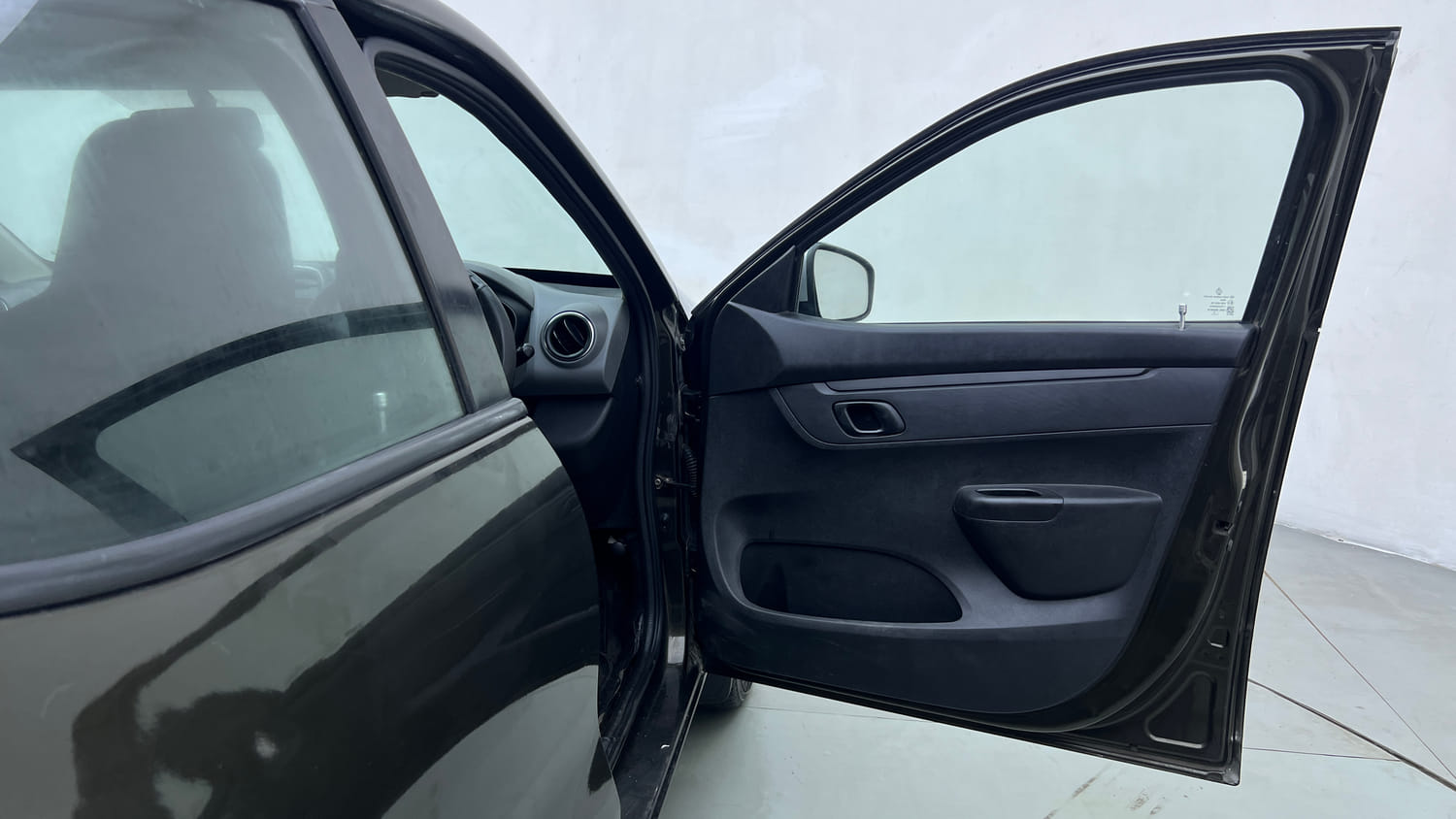 Used 2017 Renault Kwid 1.0 RXT Petrol Manual interior RIGHT FRONT DOOR OPEN VIEW