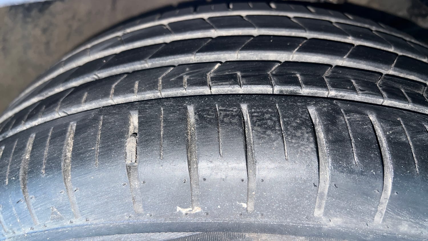 Used 2017 Maruti Suzuki Baleno Zeta 1.2 Petrol Manual tyres RIGHT FRONT TYRE TREAD VIEW