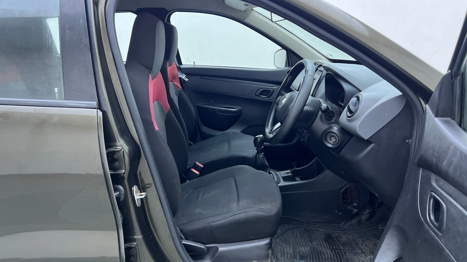 Used 2017 Renault Kwid 1.0 RXT Petrol Manual interior RIGHT SIDE FRONT DOOR CABIN VIEW