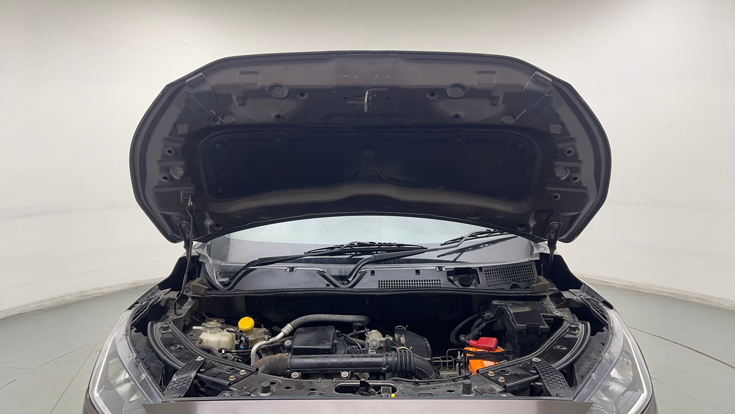 Used 2023 Nissan Magnite XE Petrol Manual engine ENGINE & BONNET OPEN FRONT VIEW