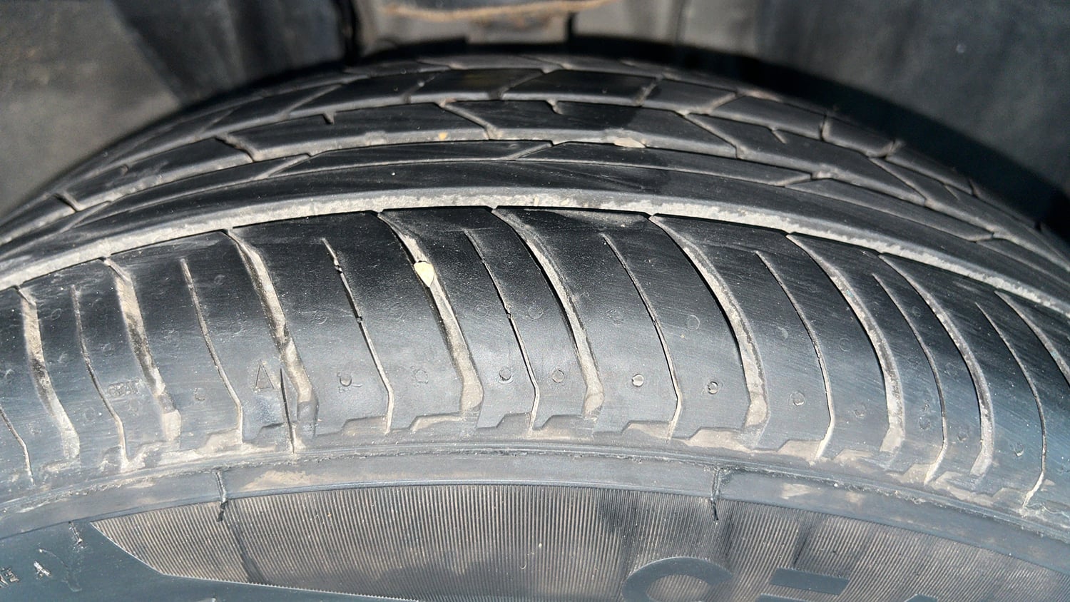 Used 2023 Nissan Magnite XE Petrol Manual tyres RIGHT FRONT TYRE TREAD VIEW