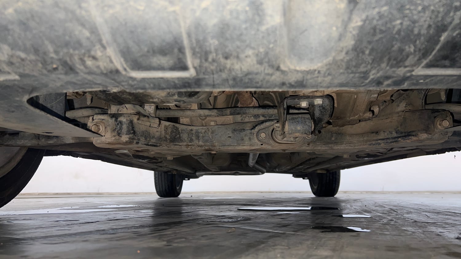 Used 2015 Hyundai Elite i20 Asta 1.2 Petrol Manual extra FRONT LEFT UNDERBODY VIEW
