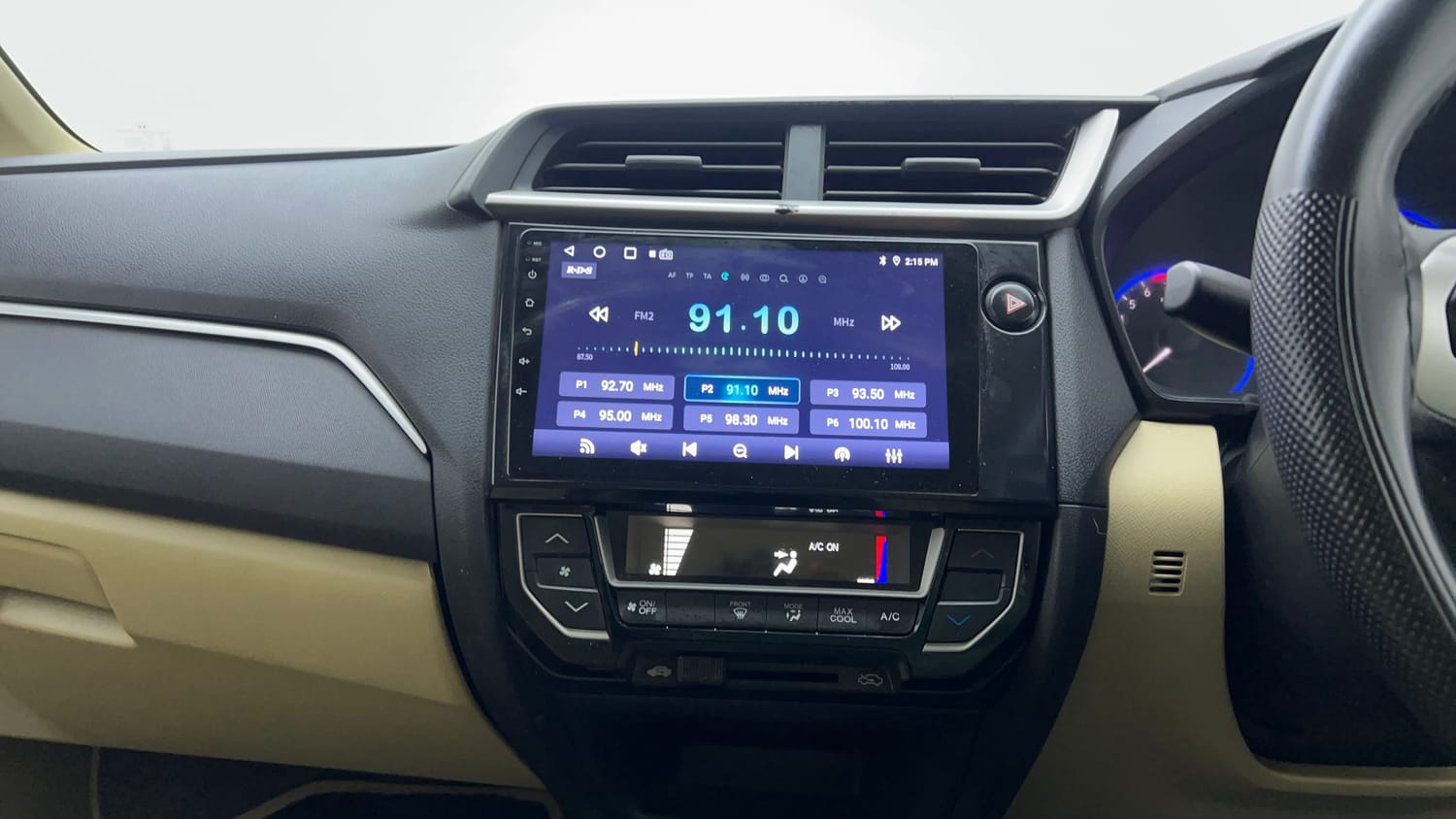 Used 2016 Honda Amaze 1.2 S i-VTEC Petrol Manual top_features Integrated (in-dash) music system
