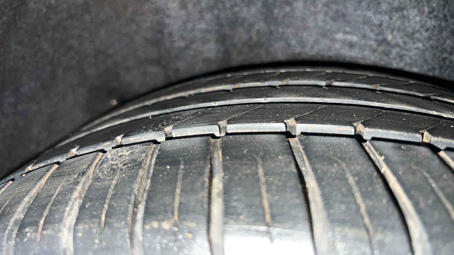 Used 2014 Mercedes-Benz E-Class E250 CDI Avantgarde Diesel Automatic tyres RIGHT REAR TYRE TREAD VIEW