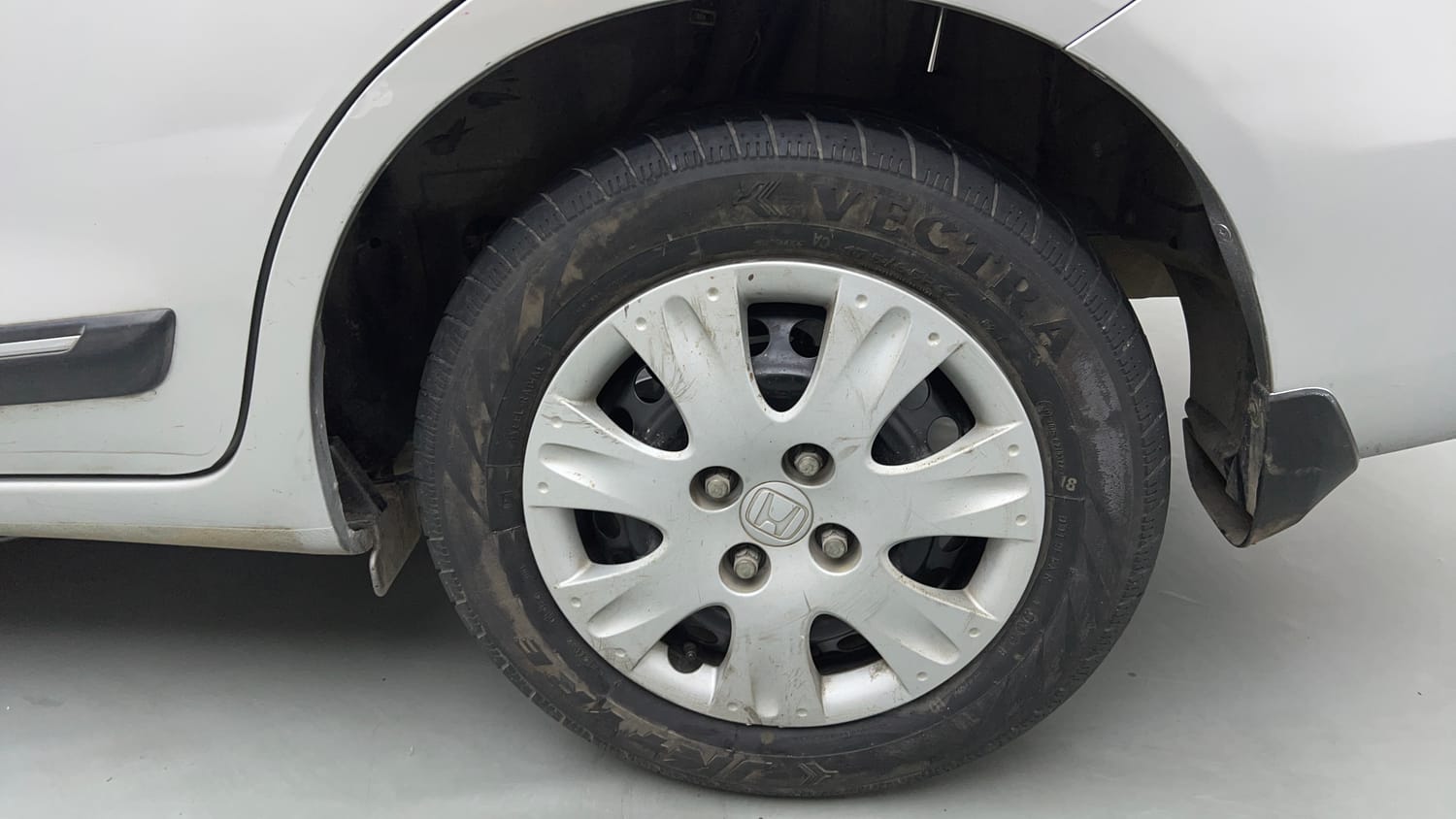 Used 2016 Honda Amaze 1.2 S i-VTEC Petrol Manual tyres LEFT REAR TYRE RIM VIEW