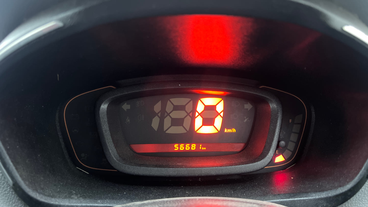 Used 2017 Renault Kwid 1.0 RXT Petrol Manual interior CLUSTERMETER VIEW