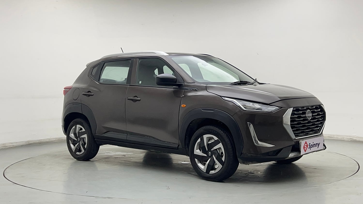 Used 2023 Nissan Magnite XE Petrol Manual exterior RIGHT FRONT CORNER VIEW