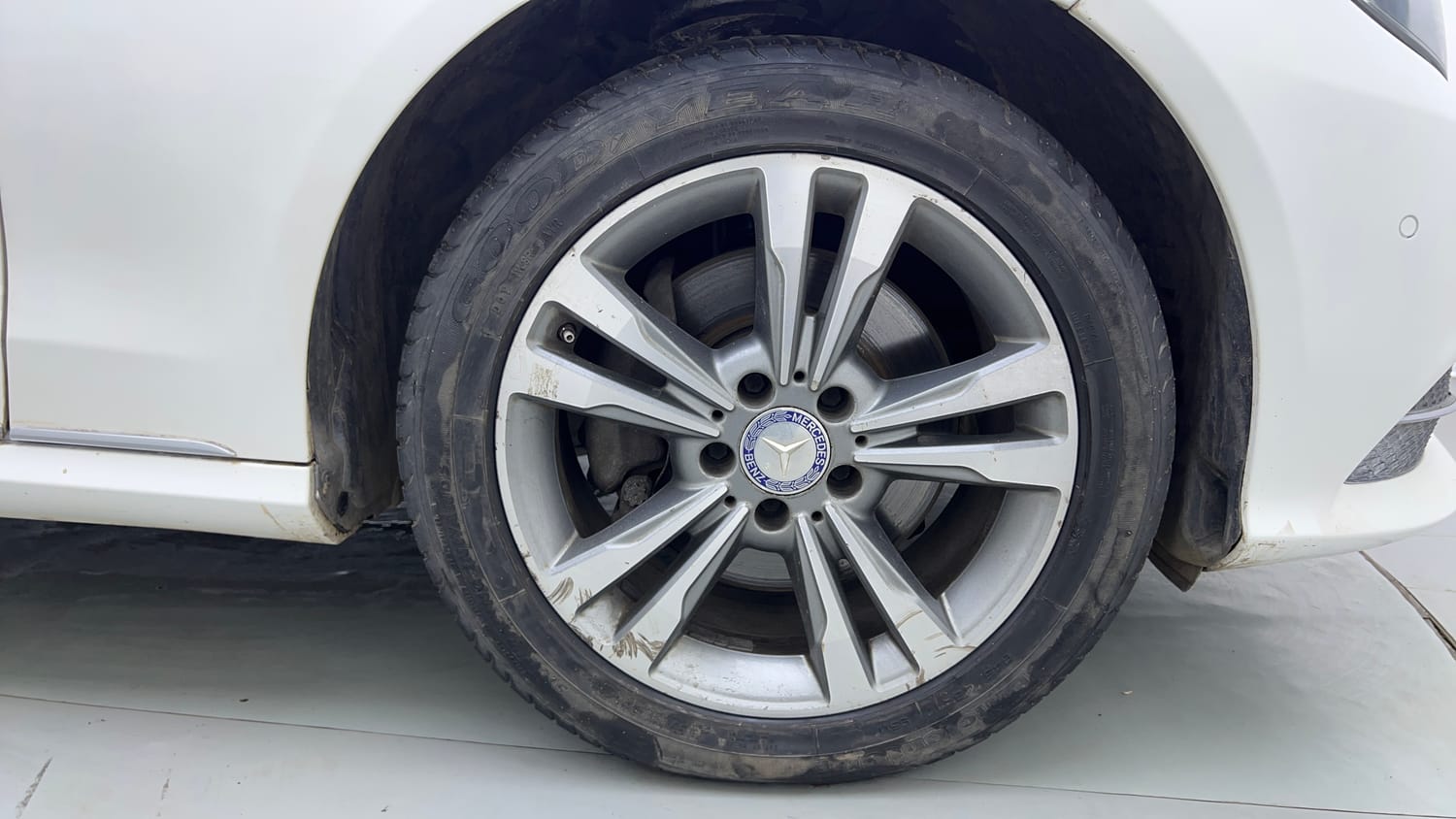 Used 2014 Mercedes-Benz E-Class E250 CDI Avantgarde Diesel Automatic tyres RIGHT FRONT TYRE RIM VIEW