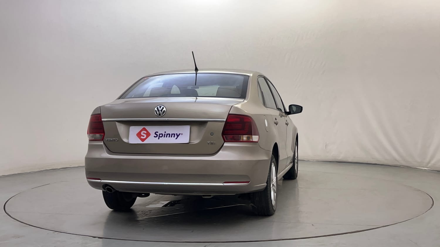 Used 2016 Volkswagen Vento Highline Petrol AT Petrol Automatic exterior RIGHT REAR CORNER VIEW