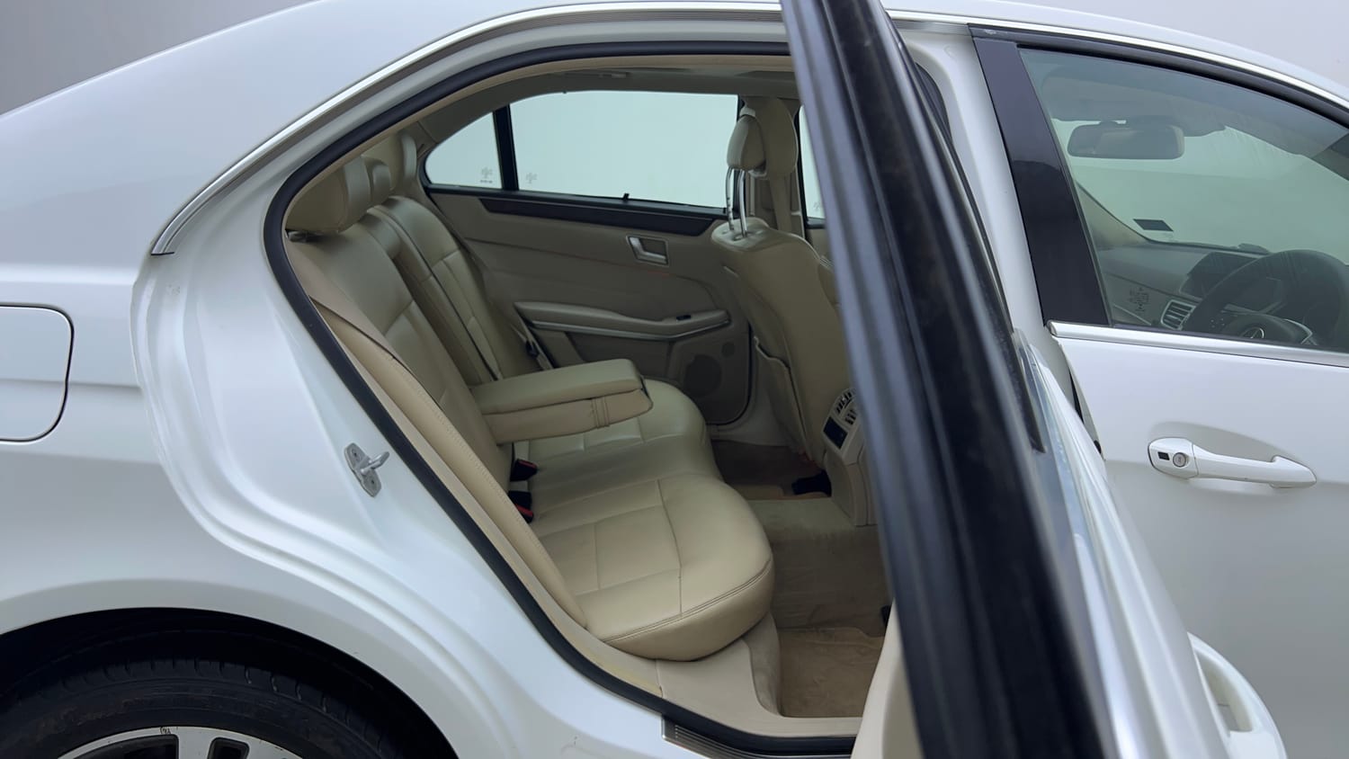 Used 2014 Mercedes-Benz E-Class E250 CDI Avantgarde Diesel Automatic interior RIGHT SIDE REAR DOOR CABIN VIEW