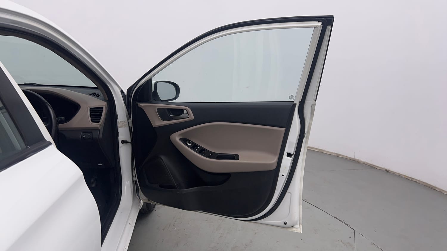Used 2015 Hyundai Elite i20 Asta 1.2 Petrol Manual interior RIGHT FRONT DOOR OPEN VIEW