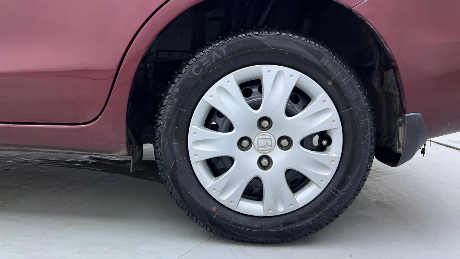 Used 2017 Honda Amaze 1.2 S i-VTEC Opt Petrol Manual tyres LEFT REAR TYRE RIM VIEW
