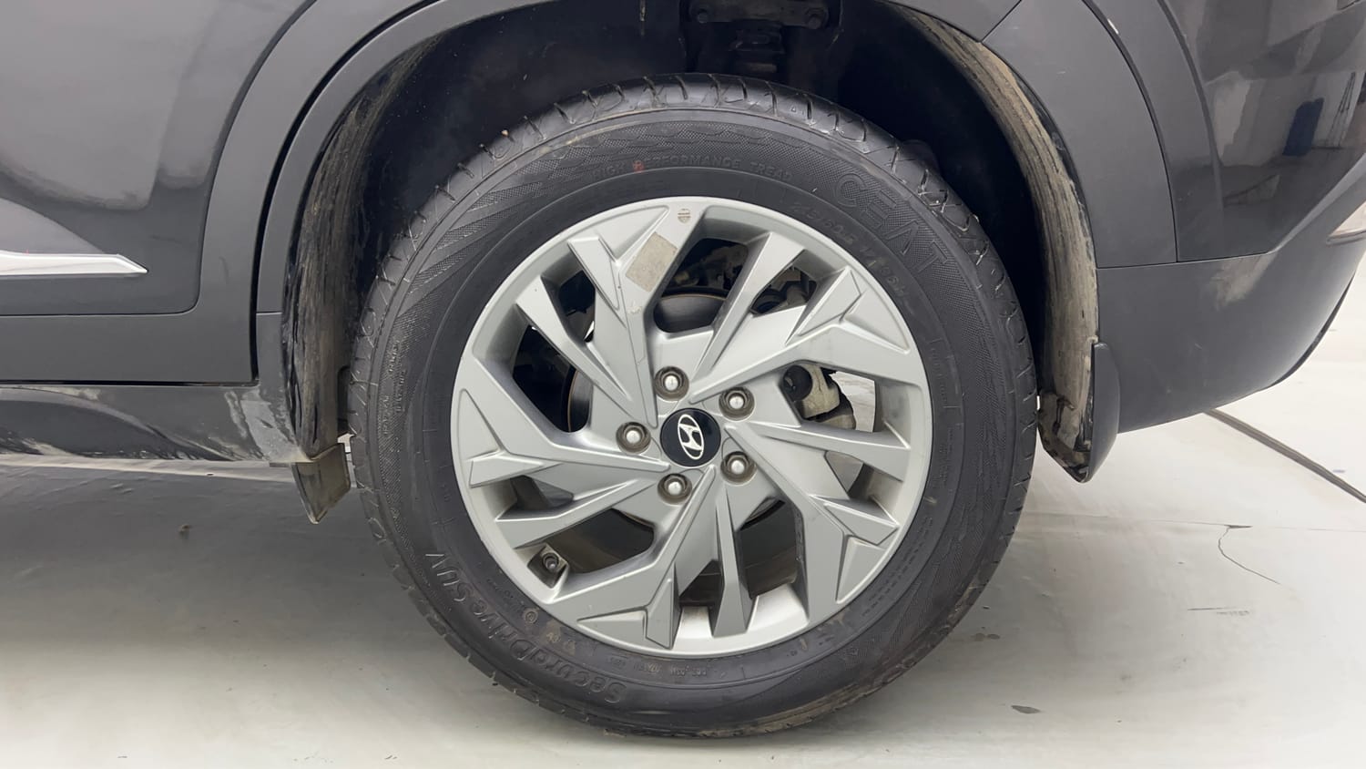 Used 2022 Hyundai Creta SX (O) 1.4 Turbo 7 DCT Petrol Automatic tyres LEFT REAR TYRE RIM VIEW