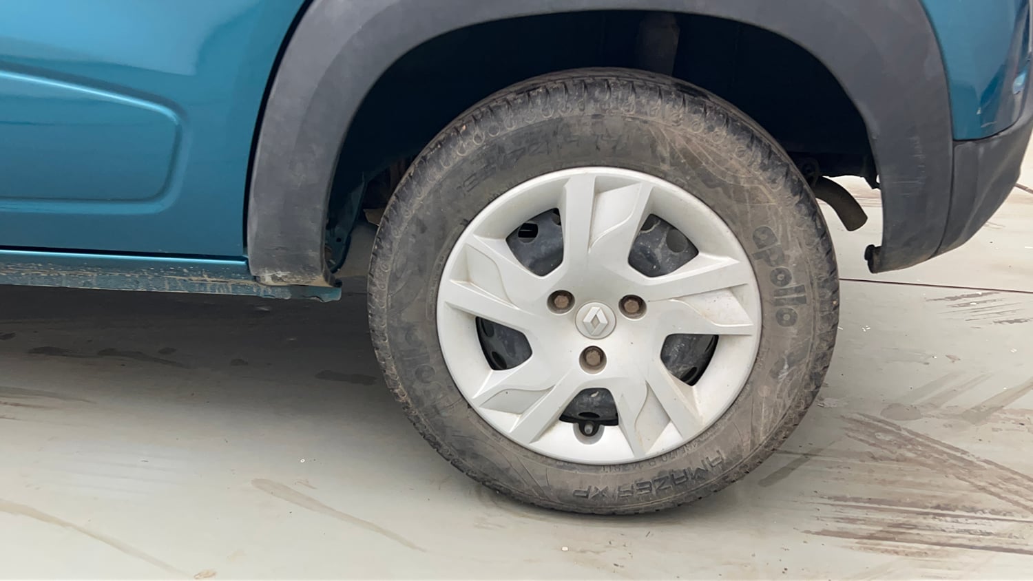Used 2022 Renault Kwid RXL (O) 0.8 Petrol Manual tyres LEFT REAR TYRE RIM VIEW
