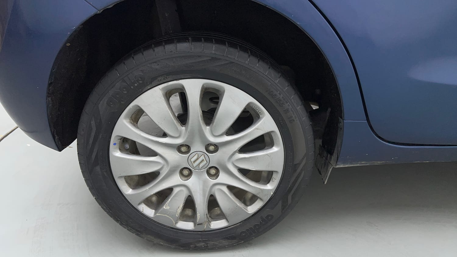 Used 2017 Maruti Suzuki Baleno Zeta 1.2 Petrol Manual tyres RIGHT REAR TYRE RIM VIEW