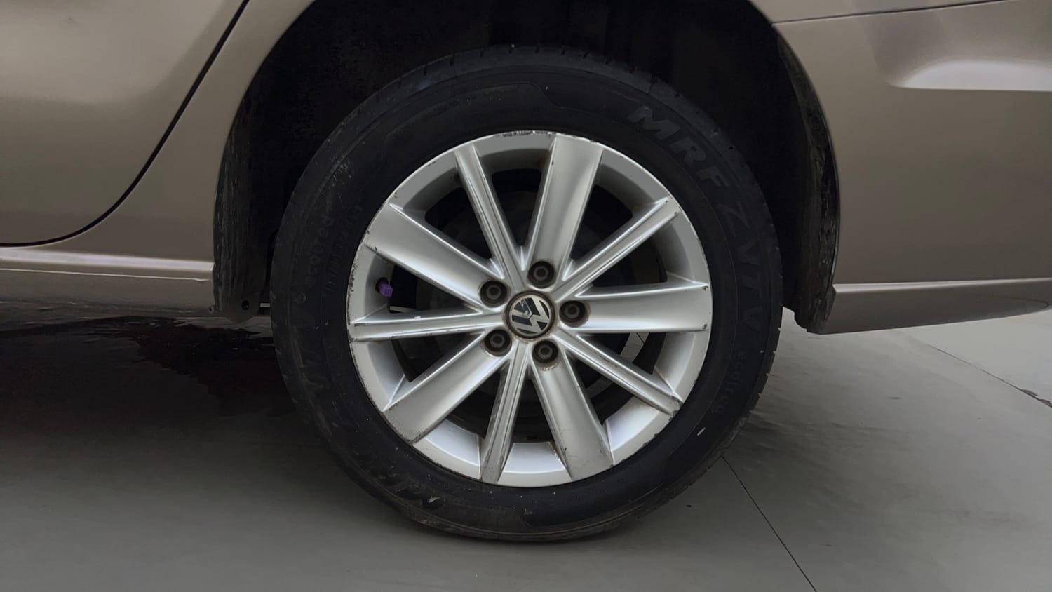 Used 2016 Volkswagen Vento Highline Petrol AT Petrol Automatic tyres LEFT REAR TYRE RIM VIEW