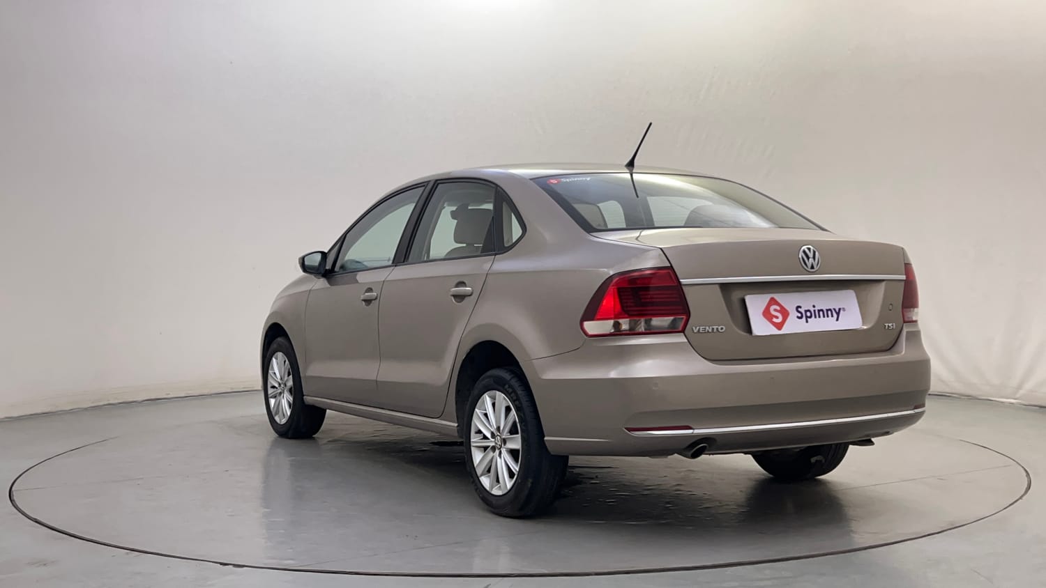 Used 2016 Volkswagen Vento Highline Petrol AT Petrol Automatic exterior LEFT REAR CORNER VIEW