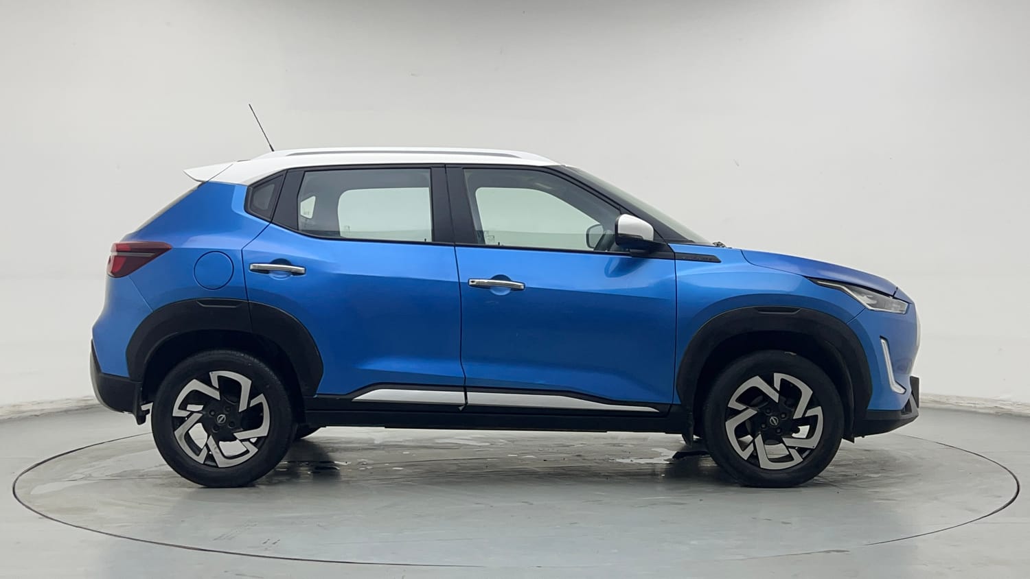 2021 Nissan Magnite XV Turbo Dual Tone-5