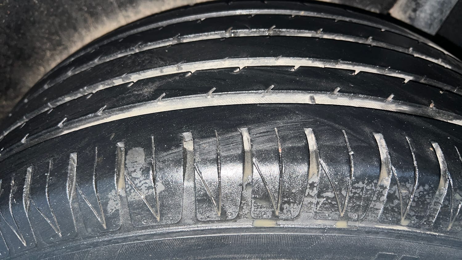 Used 2018 Maruti Suzuki Vitara Brezza ZDI Plus  Dual Tone Diesel Manual tyres LEFT REAR TYRE TREAD VIEW