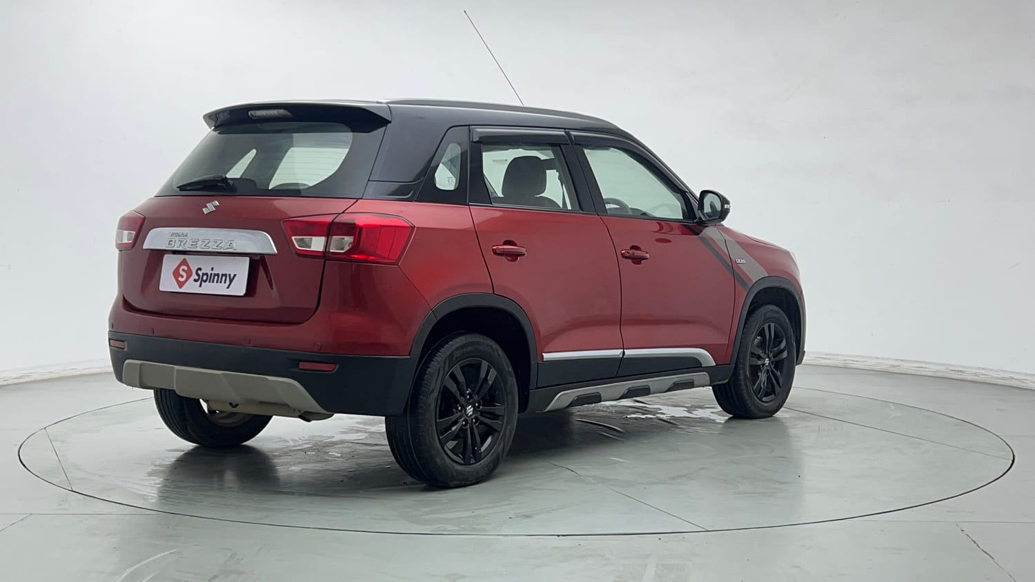 Used 2018 Maruti Suzuki Vitara Brezza ZDI Plus  Dual Tone Diesel Manual exterior RIGHT REAR CORNER VIEW